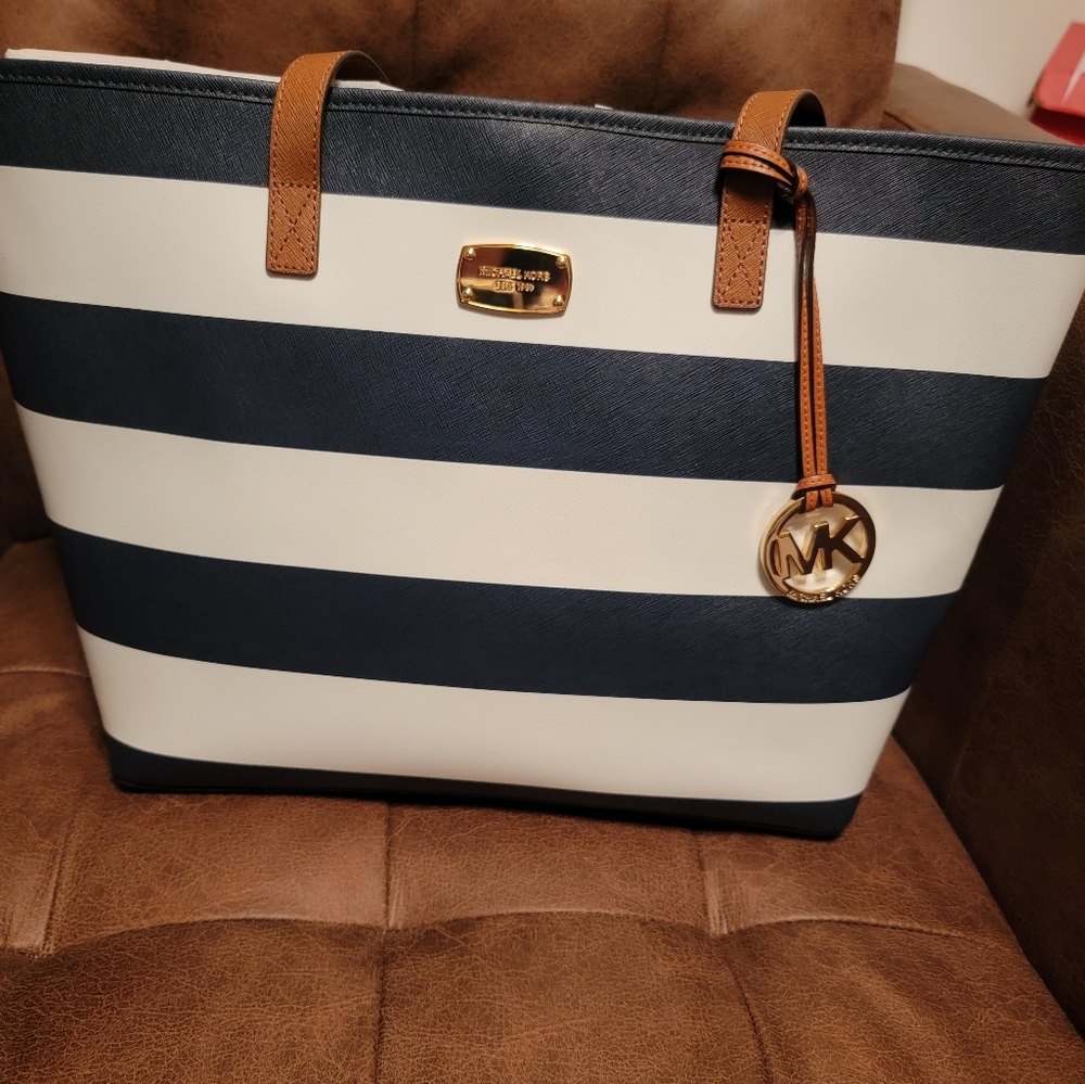 MK handbag - Picture 7 of 8